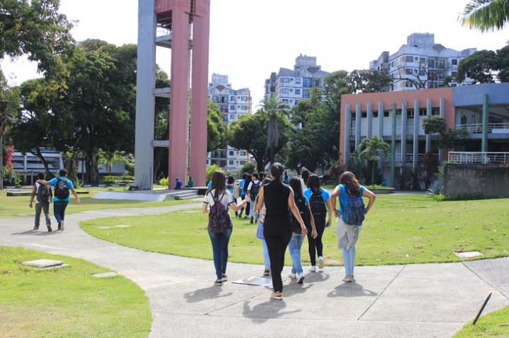 alunos-do-colegio-batista-brasileiro-participam-do-bahiana-por-um-dia-20171011170056.jpg