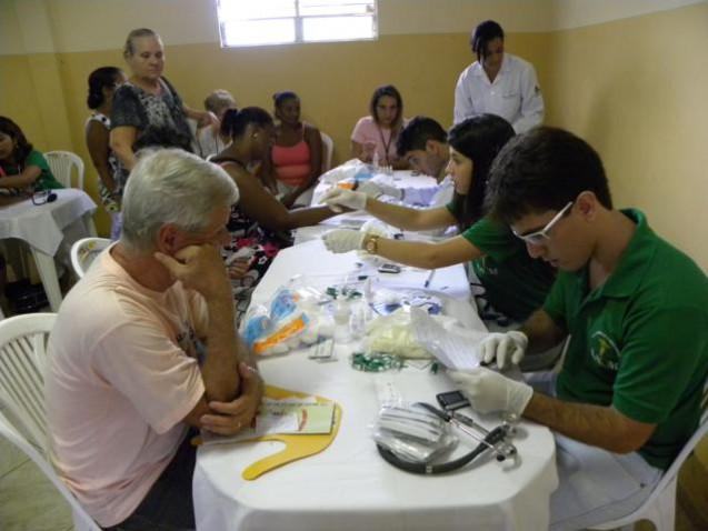 feira-paroquia-brotas-bahiana-cafis-25-05-2013-37-jpg