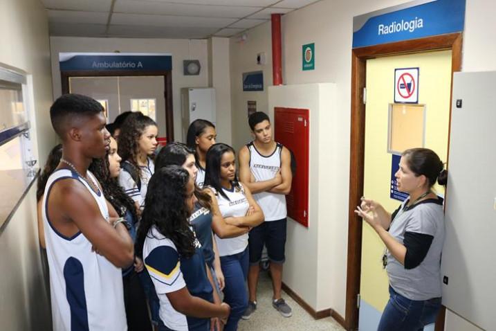 alunos-conhecem-o-centro-odontologico-da-bahiana-20190430140756.JPG