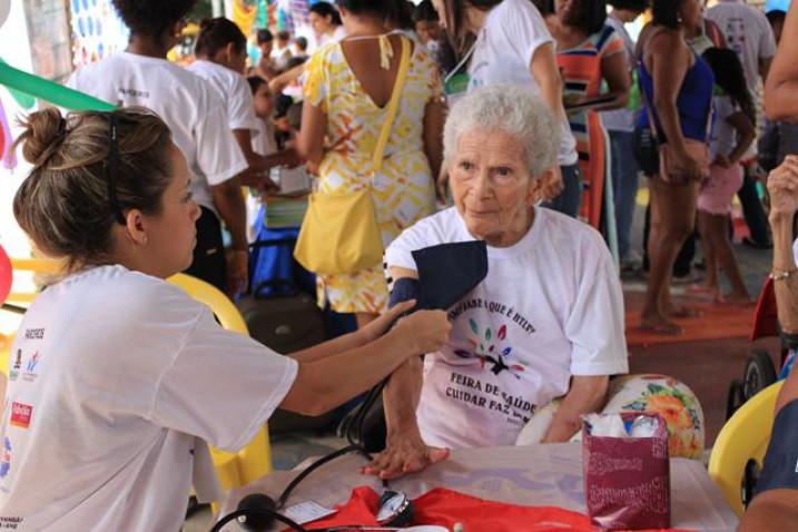 Feira-Saude-Cuidar-Faz-Bem-30-05-2015_(49).JPG