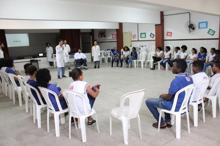 bahiana-saude-na-escola-fisioterapia-19-03-2018-2-20180329015142-jpg