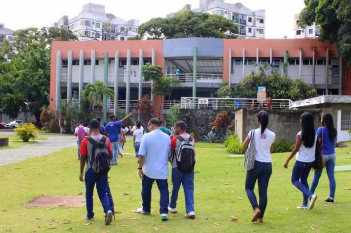 alunos-do-colegio-estadual-governador-roberto-santos-participam-do-bahiana-por-um-dia-20171114175727-jpg