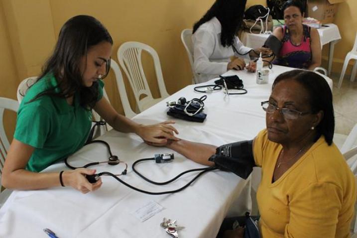 feira-saude-paroquia-brotas-bhiana-31-05-2014-26-jpg