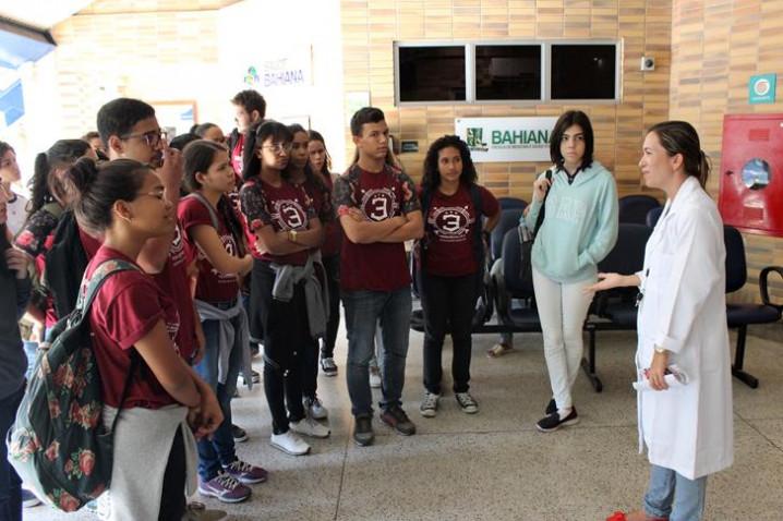 alunos-do-colegio-batista-brasileiro-conhecem-o-centro-odontologico-com-a-supervisora-mirian-macedo-20180928183137.JPG