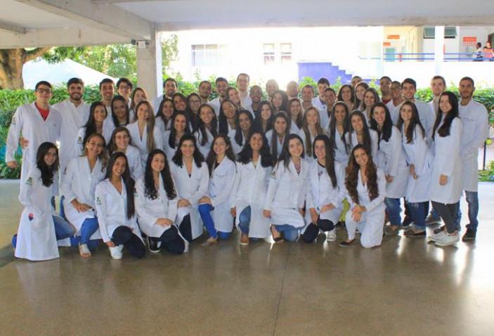 bahiana-estudantes-medicina-visitam-centro-medico-bahiana-08-06-17-14-20170706121716-jpg