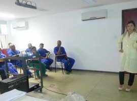 Palestra educativa sobre prevenção e limpeza dentária